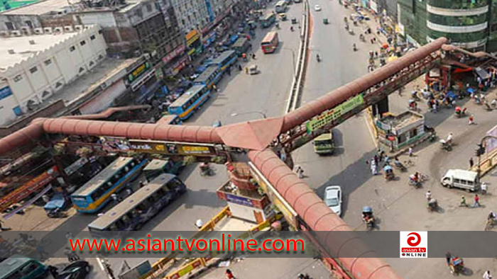 ২ বাসের প্রতিযোগিতায় চাপা পড়ে প্রাণ গেল হেলপারের