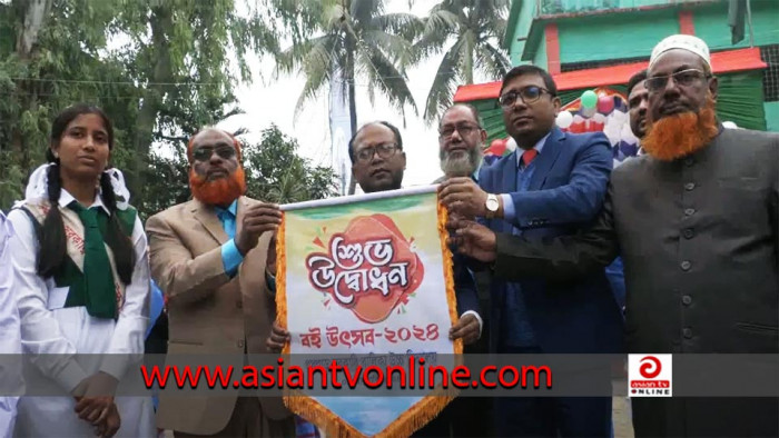 পঞ্চগড়ে নতুন বইয়ের ঘ্রাণে উচ্ছ্বসিত শিক্ষার্থীরা