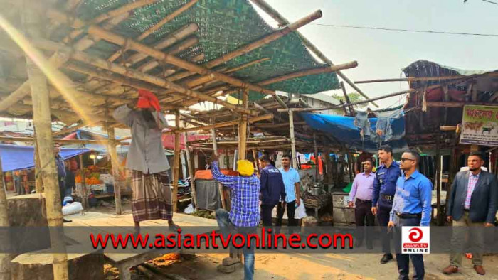 সরকারি জমিতে রাতারাতি দোকান তুলে ব্যবসা, উচ্ছেদ করলো প্রশাসন