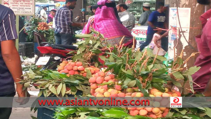 নবাবগঞ্জে লিচু বিক্রয়ে ক্রেতাদের সাথে প্রতারণার অভিযোগ