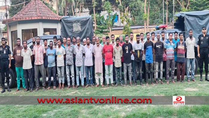 সড়কে চাঁদাবাজি, নওগাঁয় সাড়াশি অভিযানে ৩৩ সন্ত্রাসী গ্রেফতার