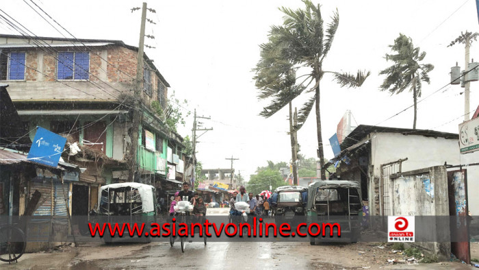 ফকিরহাটে ঘূর্ণিঝড় রেমালের প্রভাবে ঝোড়ো হওয়ার সাথে বৃষ্টি শুরু