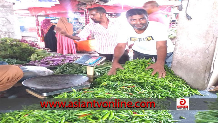 হিলি স্থলবন্দর দিয়ে কাঁচা মরিচ আমদানি বাড়লেও দামে উর্ধ্বগতি