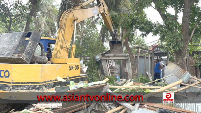 ঈশ্বরদীতে ৫০ বছর পর জমির দখল ফিরে পেলেন মুক্তিযোদ্ধা পরিবার