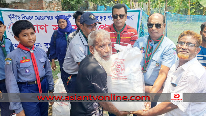 বাগেরহাটে ঘূর্ণিঝড় দুর্গতদের খাদ্য সহায়তা বিতরণ