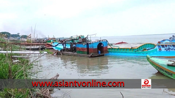 ফরিদপুরে অবৈধভাবে বালু উত্তোলন করায় আটক ২, ড্রেজার মেশিন জব্দ