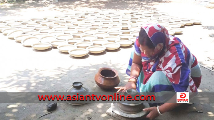 বগুড়ায় কালের বিবর্তনে হারিয়ে যাচ্ছে মৃৎশিল্প