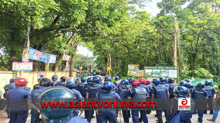 কুবি শিক্ষার্থীদের সঙ্গে পুলিশের সংঘর্ষ, আহত ৬