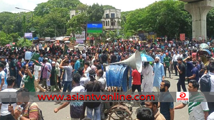 রাজধানীর বিভিন্ন সড়কে আন্দোলনকারীদের অবরোধ