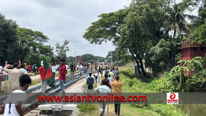 আখাউড়ায় আন্দোলনকারী ও ছাত্রলীগের ধাওয়া পাল্টা ধাওয়া