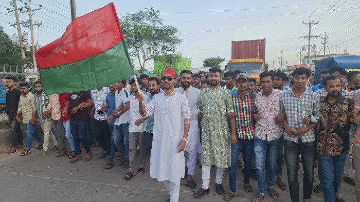 গাজীপুরে ধর্মীয় সম্প্রীতি বজায় রাখতে ছাত্রদলের শান্তি মিছিল