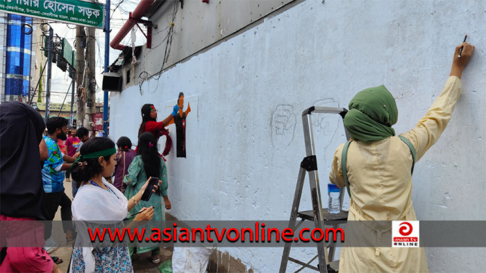 কেরানীগঞ্জে সড়কের শৃঙ্খলা,পরিষ্কার ও দেয়ালে চিত্রাঙ্গনে ব্যস্ত শিক্ষার্থীরা