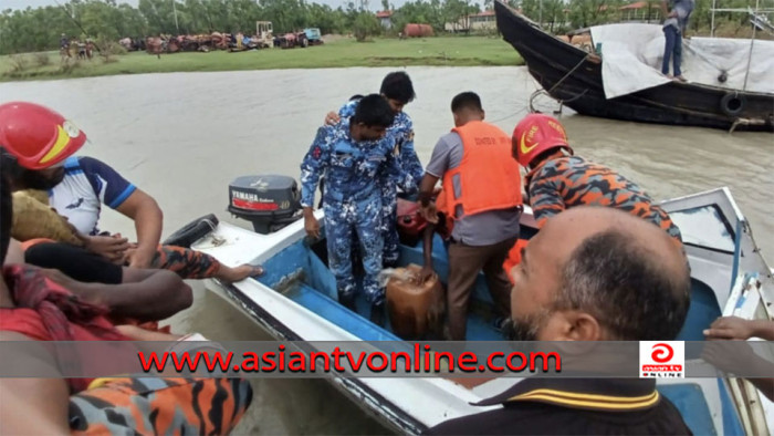 নোয়াখালীতে বঙ্গোপসাগরে ট্রলার ডুবে শিশুসহ নিহত ৪, উদ্ধার ১৭