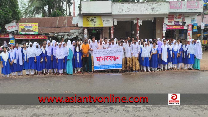 কালাইয়ে সহকারী প্রধান শিক্ষককে অপসারণের দাবিতে মানববন্ধন