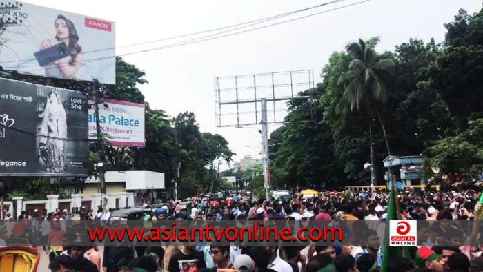 অটোপাসের দাবিতে সিলেটে এইচএসসি পরীক্ষার্থীদের সড়ক অবরোধ