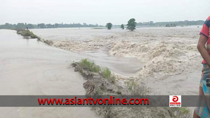 পাইকগাছায় বেড়িবাঁধ ভেঙে বিস্তীর্ণ এলাকা প্লাবিত