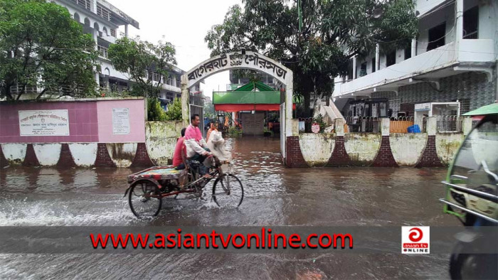 বৃষ্টিতে তলিয়েছে বাগেরহাটের রাস্তা-ঘাট, ভোগান্তিতে শহরবাসী