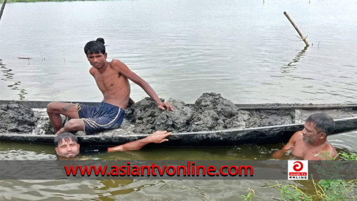 ফকিরহাটে জোয়ারে নিম্নাঞ্চল প্লাবিত, ডুবেছে মাছের ঘেরসহ বসতবাড়ি