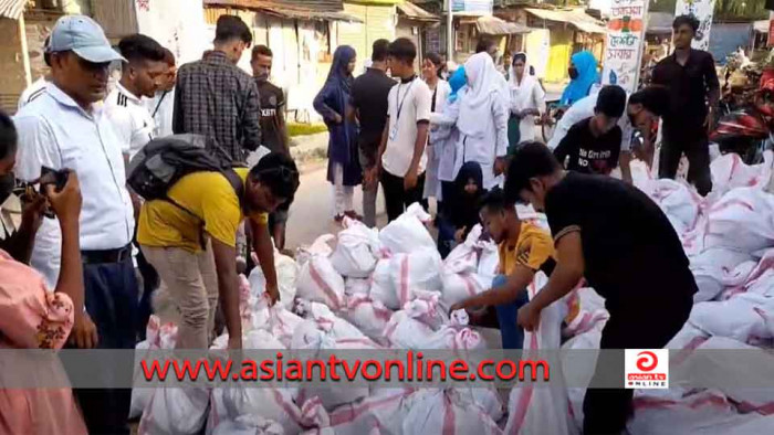 বন্যার্তদের জন্য উপহার সামগ্রী পাঠালো শিক্ষার্থীরা