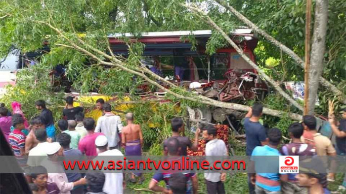 গোপালগঞ্জে যাত্রীবাহী বাস ও ট্রাকের সংঘর্ষে নিহত ৫