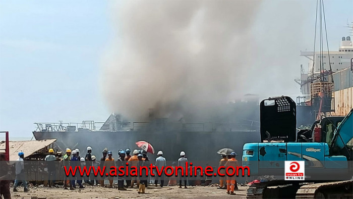 সীতাকুণ্ডে শিপইয়ার্ডে বিস্ফোরণ, আহত ১২ শ্রমিক