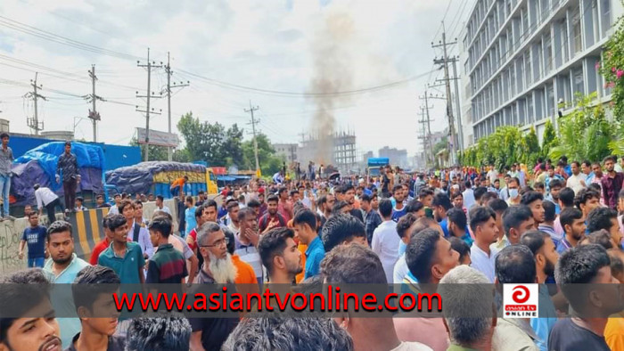 কালিয়াকৈরে ট্রাক চাপায় কারখানার ২ শ্রমিক নিহত