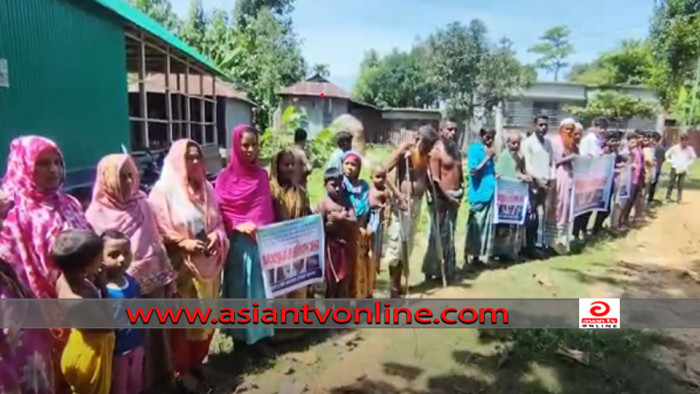 ঘাটাইলে রাস্তার উপর বসতঘর নির্মাণের প্রতিবাদে মানববন্ধন