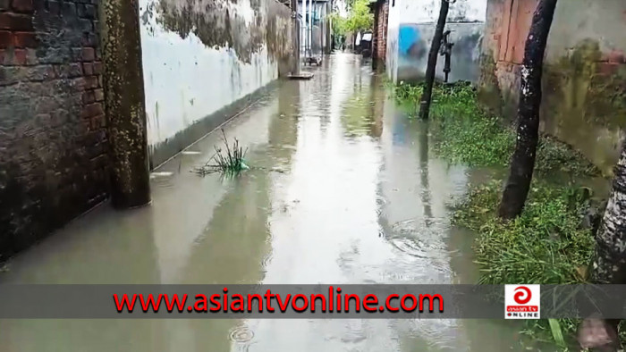 বৃষ্টিতে তলিয়েছে খুলনার নিম্নাঞ্চল, দুর্ভোগে সাধারণ মানুষ