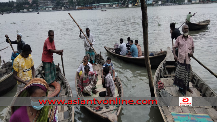 বুড়িগঙ্গা পারাপারে নৌকা ভাড়ার পরেও অতিরিক্ত টোল আদায়