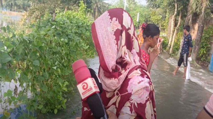 ডুমুরিয়ায় বেড়িবাঁধ ভেঙ্গে ৫ গ্রাম প্লাবিত, ক্ষয়ক্ষতির পরিমাণ ৫০ কোটি