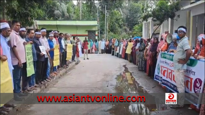 গোপালপুরে ১০ম গ্রেডে উন্নীতের দাবিতে সহকারী শিক্ষকদের মানববন্ধন