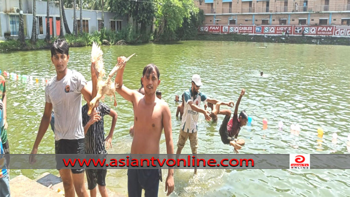 কুয়াকাটায় পর্যটন দিবস উপলক্ষ্যে হাসঁ ধরা ও সাঁতার প্রতিযোগিতা