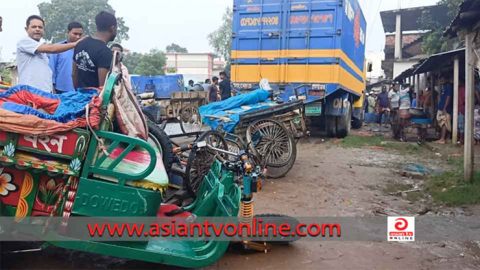 দিনাজপুরের ঘোড়াঘাটে কাভার্ট ভ্যানের ধাক্কায় নিহত ২, গুরুতর আহত ৩