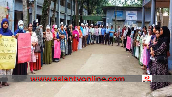 বাজিতপুরে ১০ম গ্রেডের দাবিতে প্রাথমিকের শিক্ষকদের মানববন্ধন