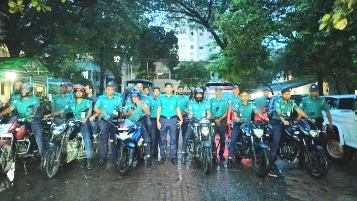 চকবাজার থানা পুলিশের বিশেষ মোটরসাইকেল মহড়া, জনমনে স্বস্তি