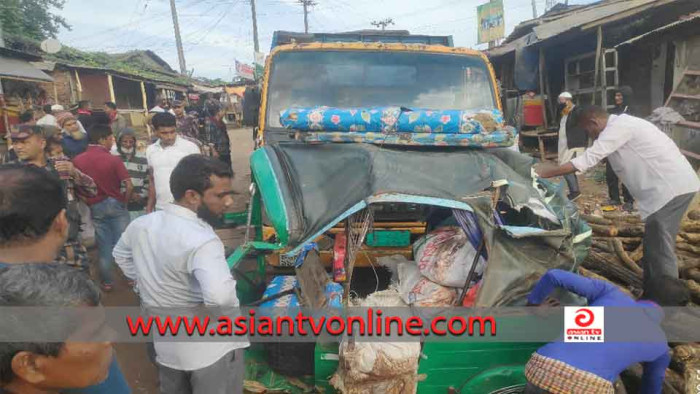 রাঙ্গুনিয়ায় ফেরিতে ওঠার সময় ট্রাকের ধাক্কায় এক নারী আহত