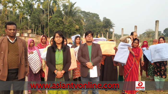 শীতবস্ত্র নিয়ে শীতার্তদের পাশে ফকিরহাটের ইউএনও