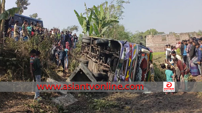 ডুমুরিয়ায় যাত্রীবাহী বাস খাদে পড়ে নিহত ১, আহত ৫