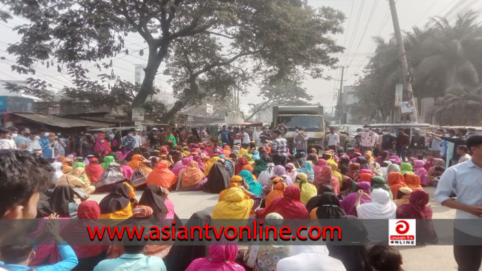 নারায়ণগঞ্জে ১২ দফা দাবিতে শ্রমিকদের সড়ক অবরোধ