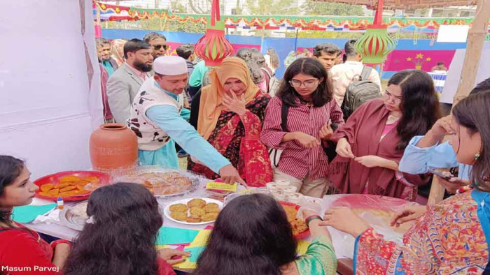 বশেমুরবিপ্রবিতে বাংলা বিভাগের উদ্যোগে পিঠা উৎসব অনুষ্ঠিত