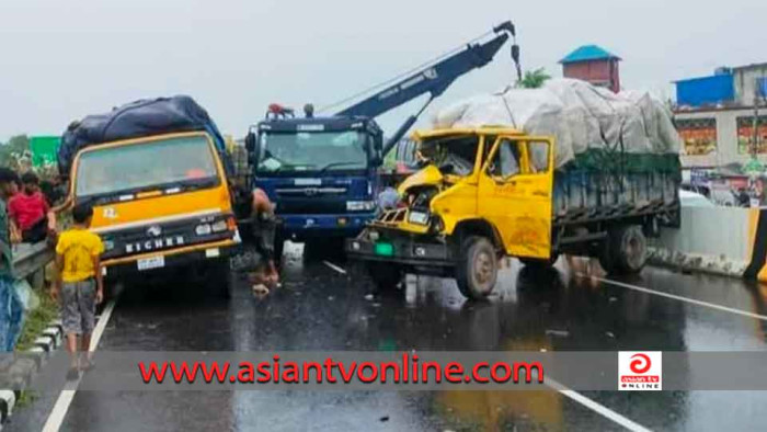 কালিয়াকৈরে তিন ট্রাকের মুখোমুখি সংঘর্ষে নিহত ৩