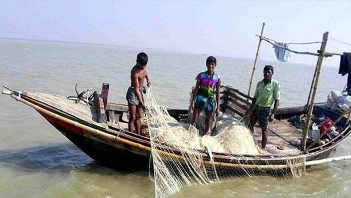 জাটকা রক্ষায় আজ থেকে পদ্মা-মেঘনায় সব ধরনের মাছ ধরায় নিষেধাজ্ঞা