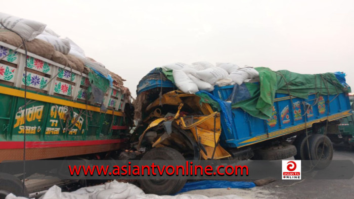 ঢাকা-টাঙ্গাইল মহাসড়কে দু'ট্রাকের মুখোমুখি সংঘর্ষে নিহত ১